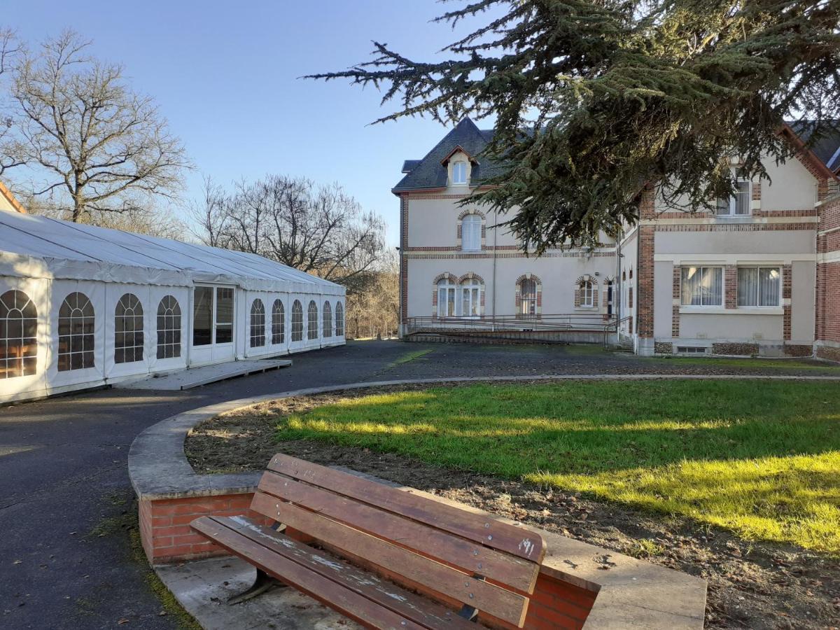 Hotel-Restaurant Domaine De La Grande Garenne Neuvy-sur-Barangeon Luaran gambar