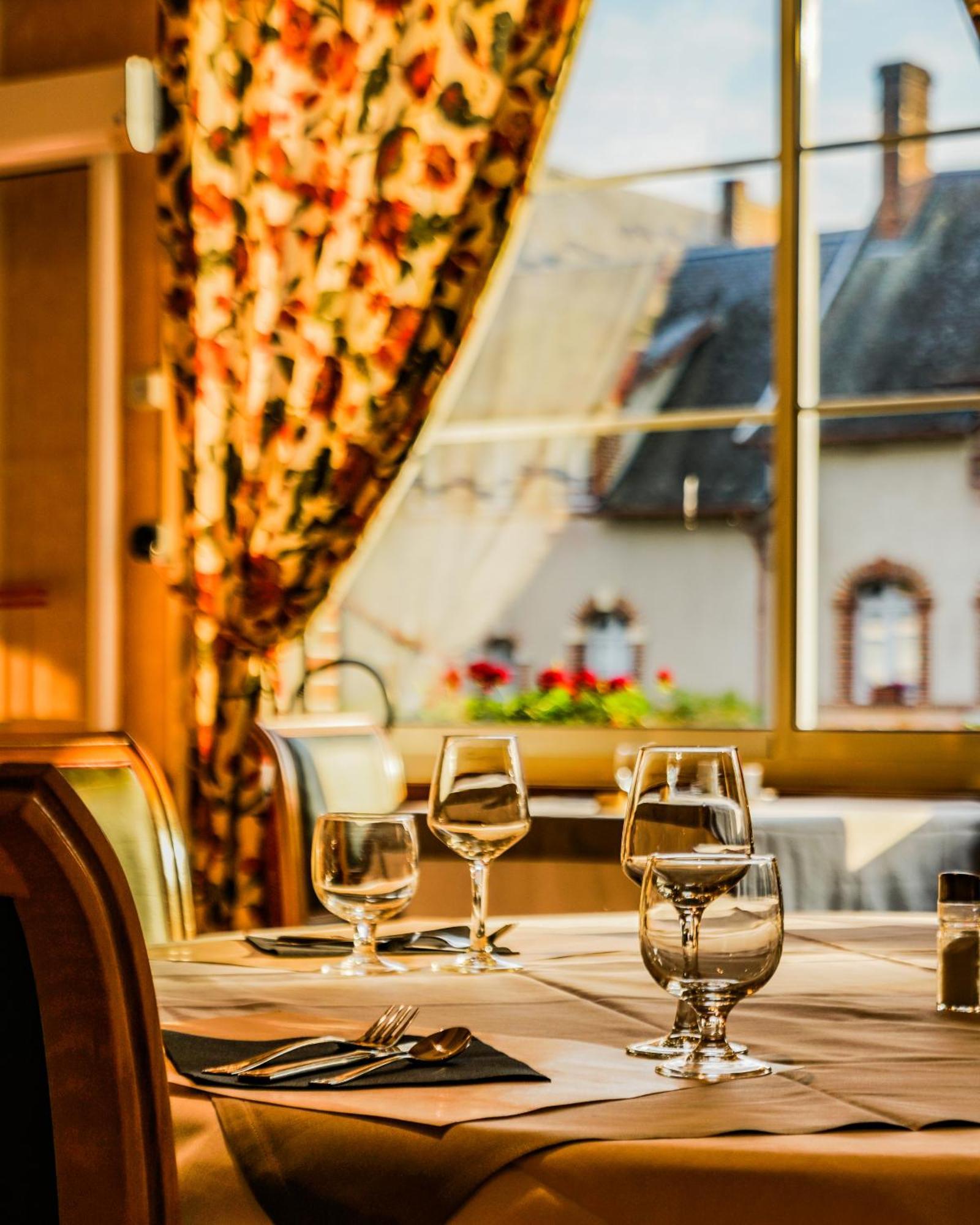 Hotel-Restaurant Domaine De La Grande Garenne Neuvy-sur-Barangeon Luaran gambar