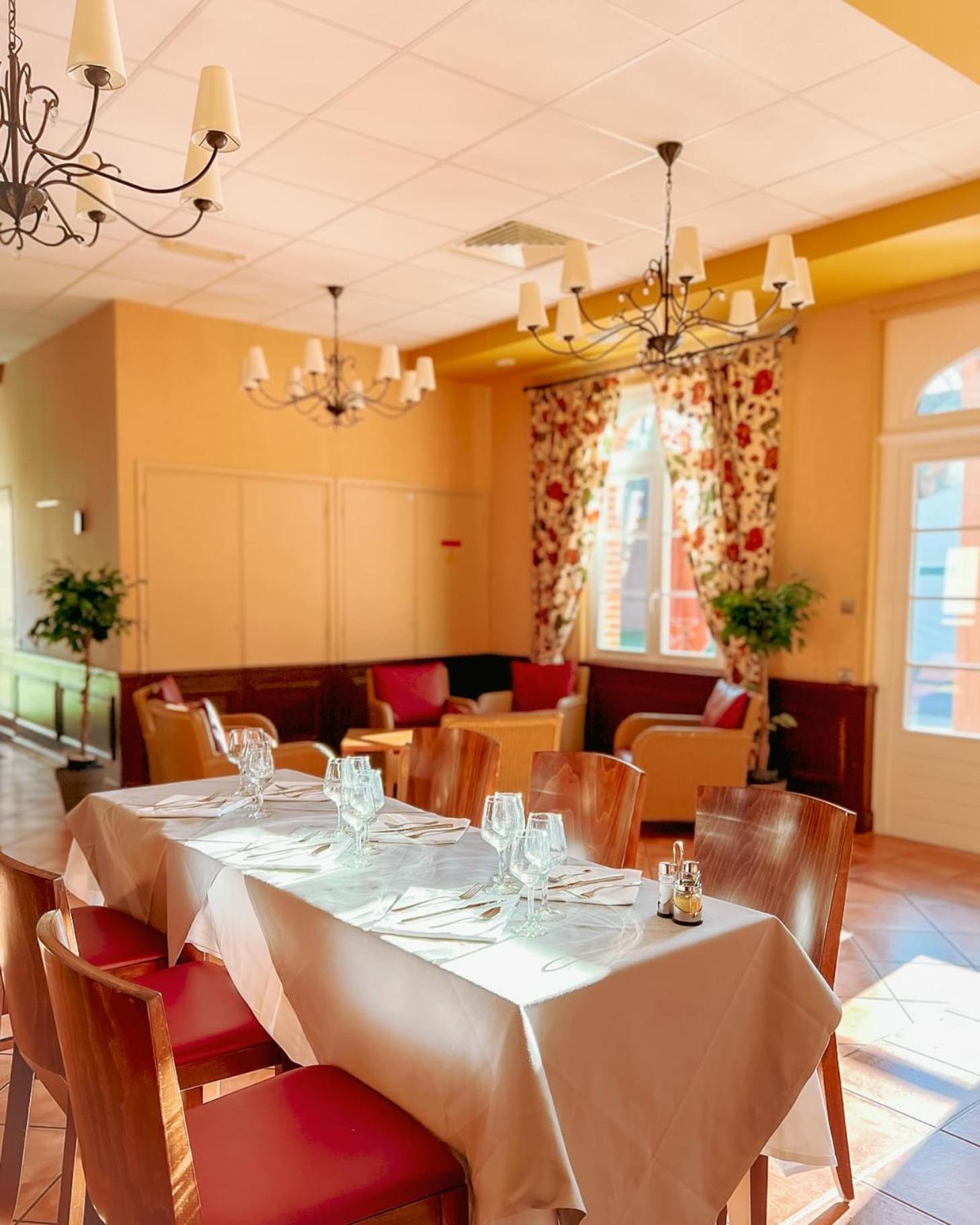 Hotel-Restaurant Domaine De La Grande Garenne Neuvy-sur-Barangeon Luaran gambar