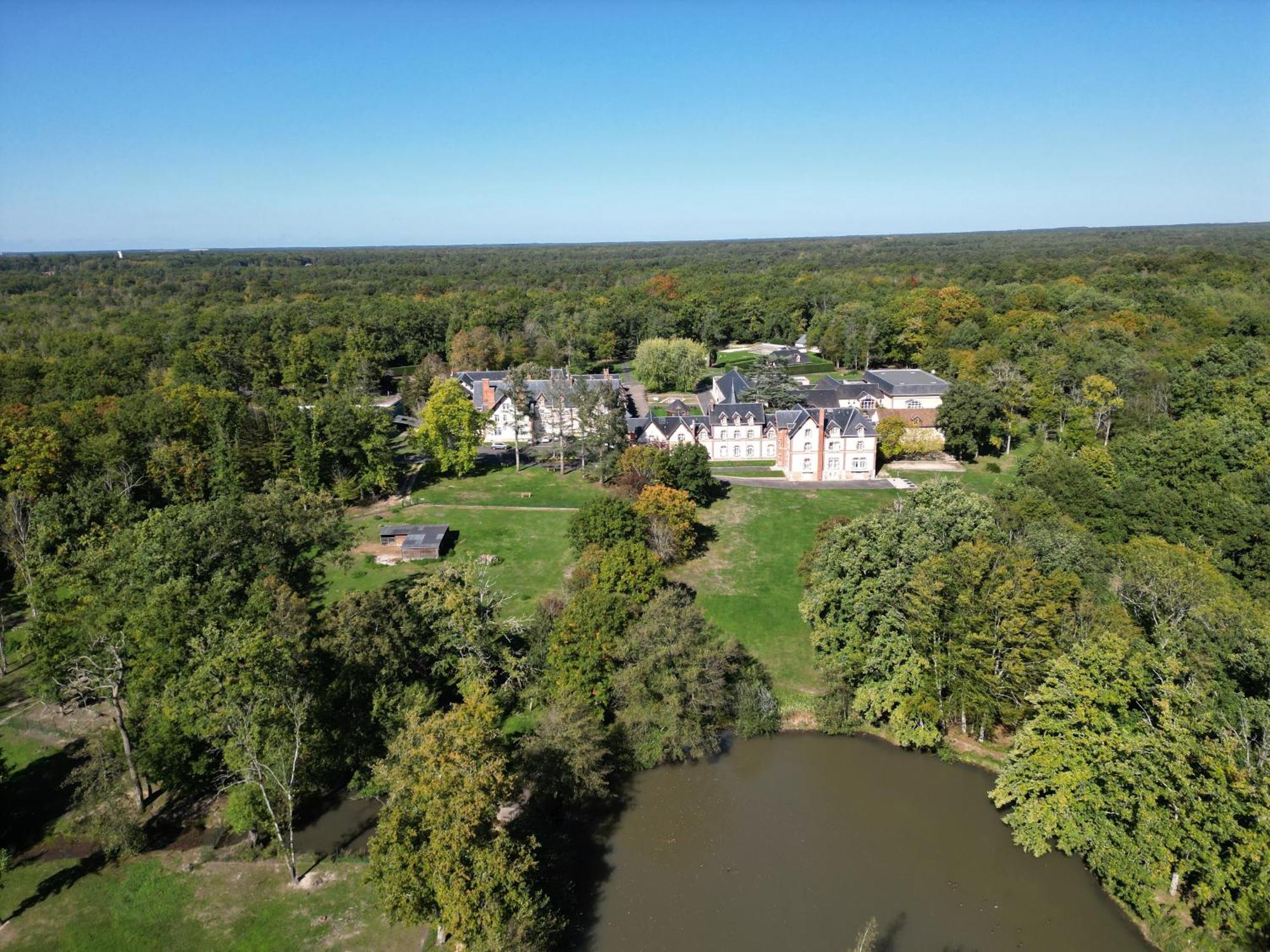 Hotel-Restaurant Domaine De La Grande Garenne Neuvy-sur-Barangeon Luaran gambar